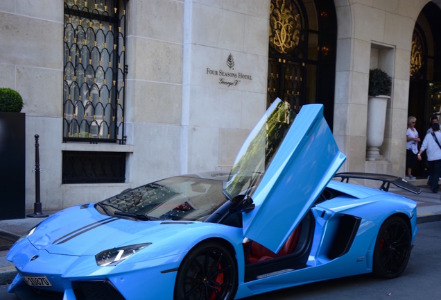 Lamborghini Aventador LP700-4 Roadster