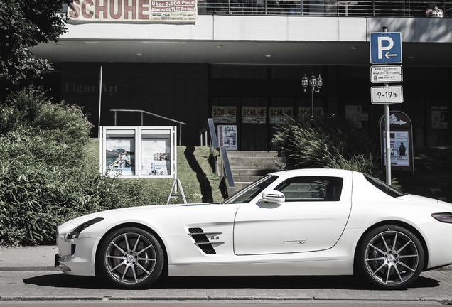 Mercedes-Benz SLS AMG