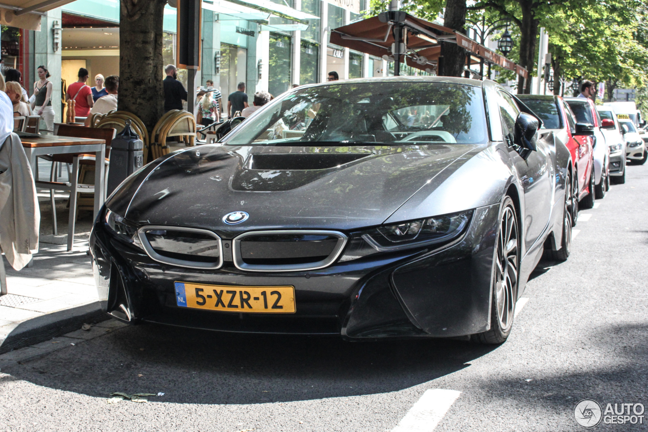 BMW i8