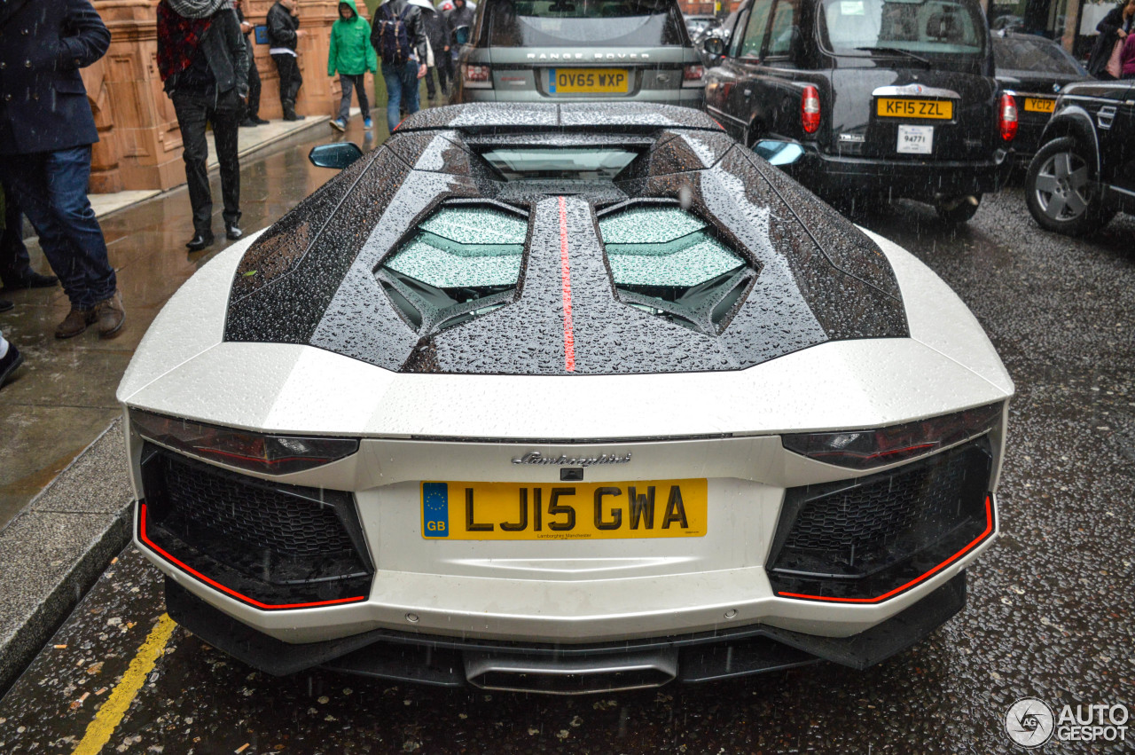 Lamborghini Aventador LP700-4 Roadster Pirelli Edition