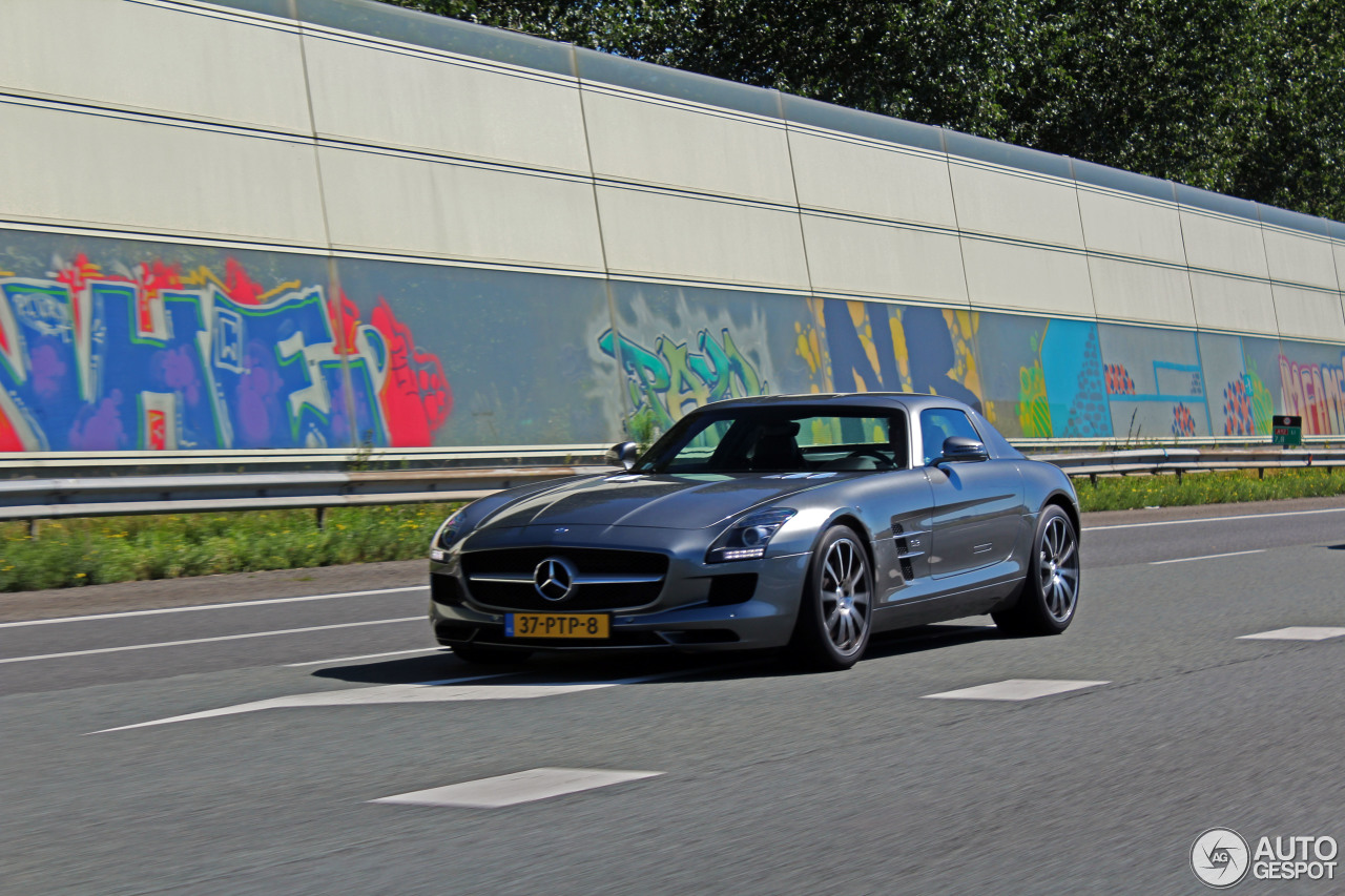 Mercedes-Benz SLS AMG