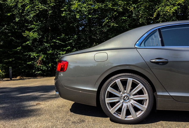 Bentley Flying Spur V8