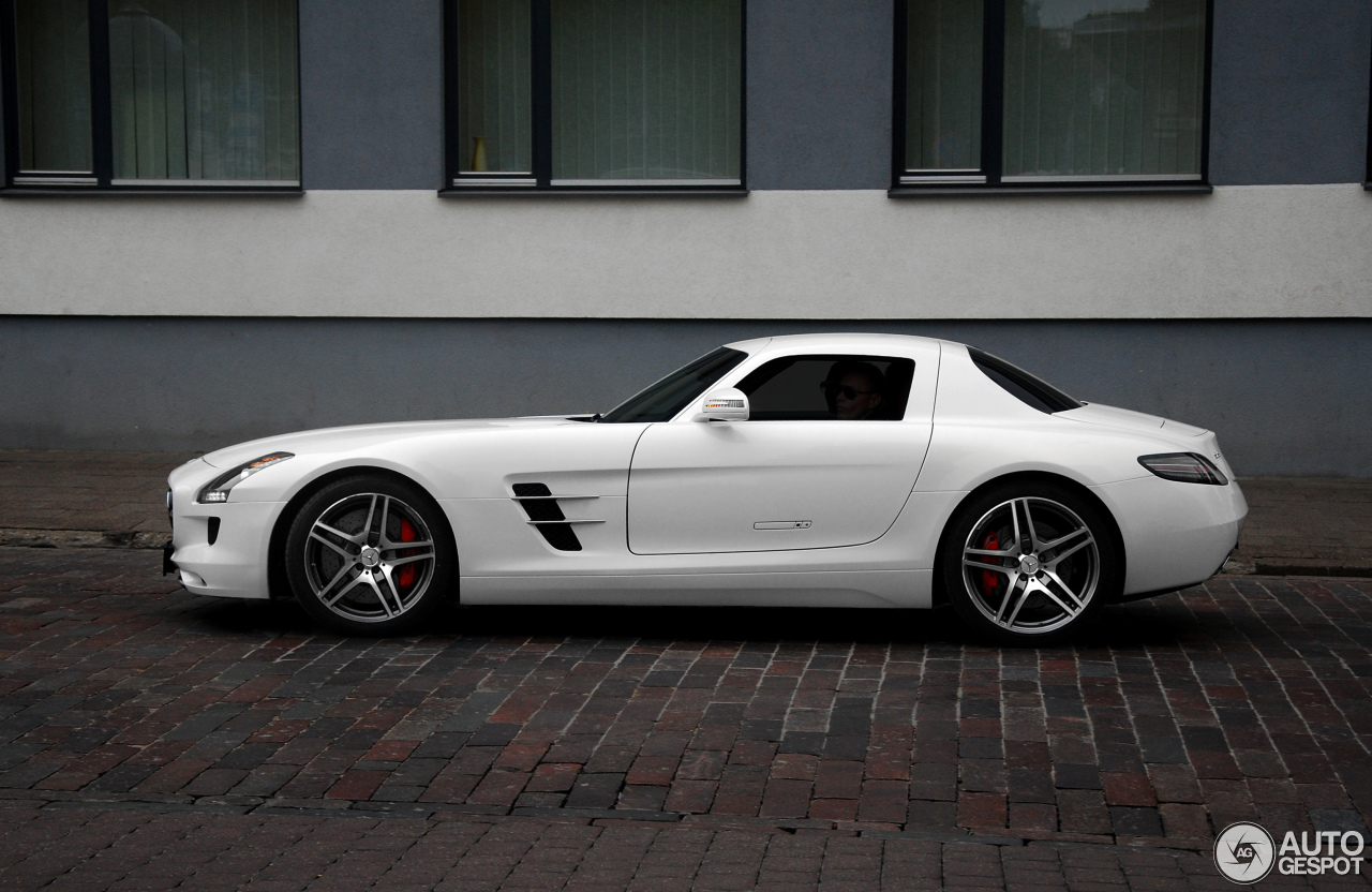 Mercedes-Benz SLS AMG