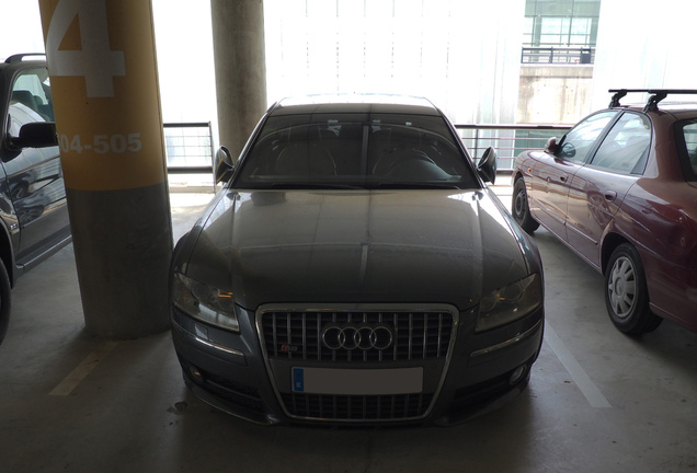 Audi S8 D3