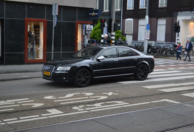 Audi S8 D3