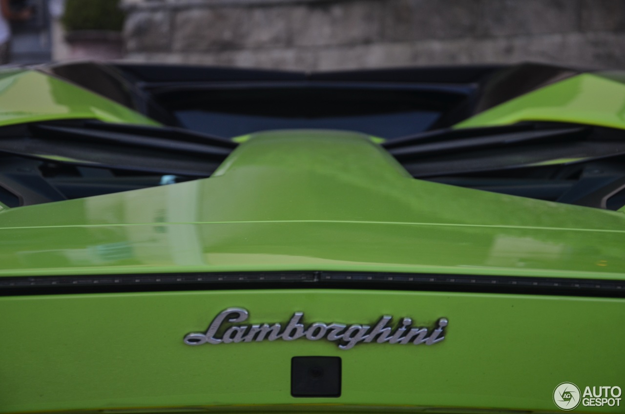 Lamborghini Aventador LP700-4 Roadster