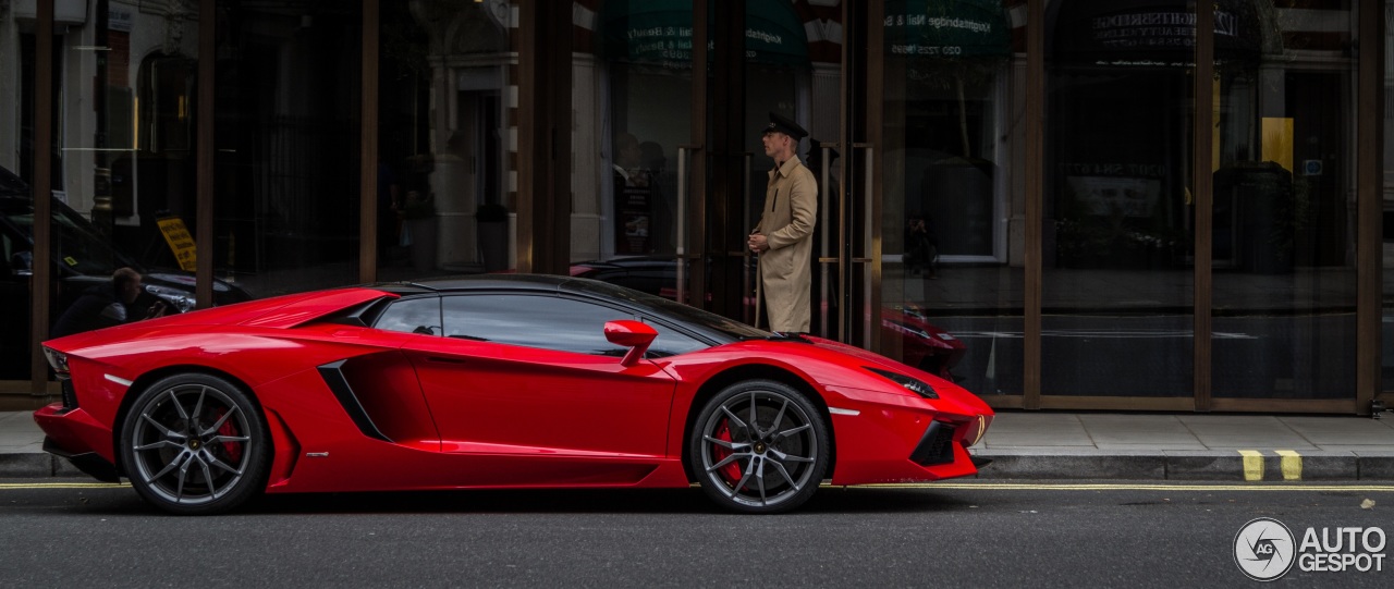 Lamborghini Aventador LP700-4 Roadster