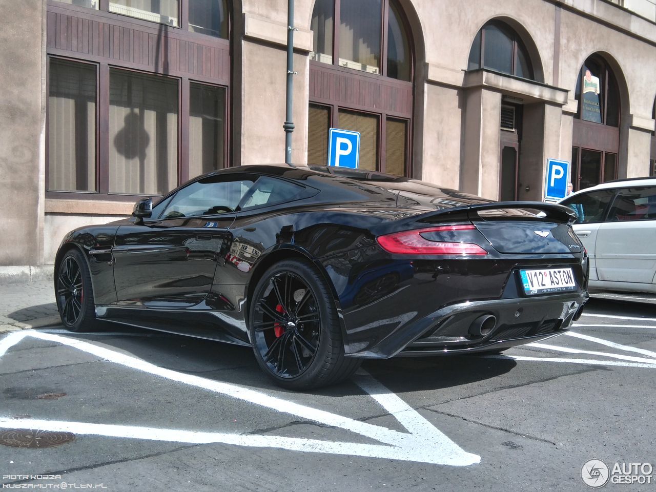 Aston Martin Vanquish 2015 Carbon Black Edition