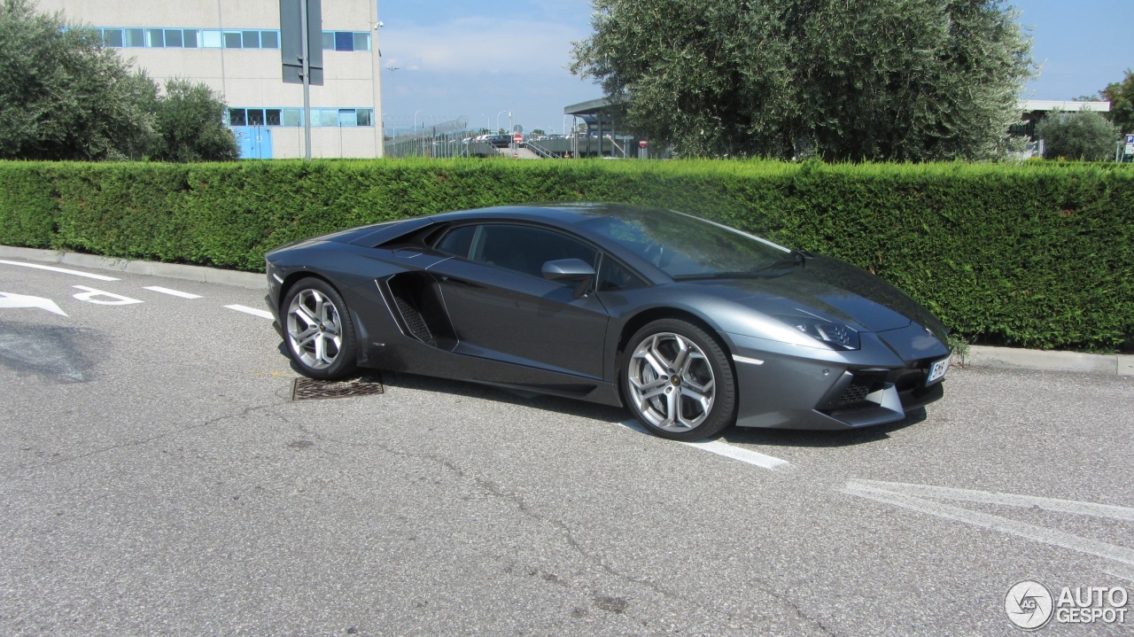 Lamborghini Aventador LP700-4