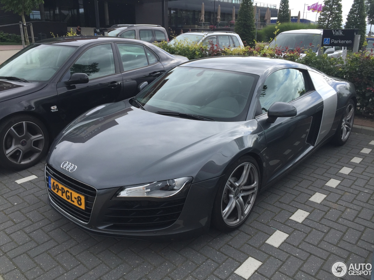 Audi R8