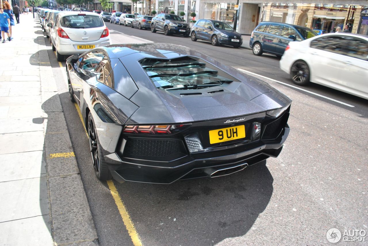 Lamborghini Aventador LP700-4