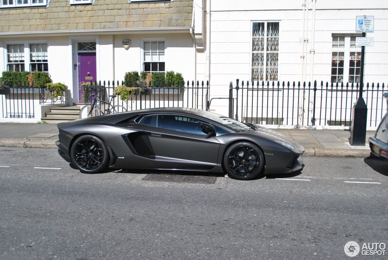 Lamborghini Aventador LP700-4