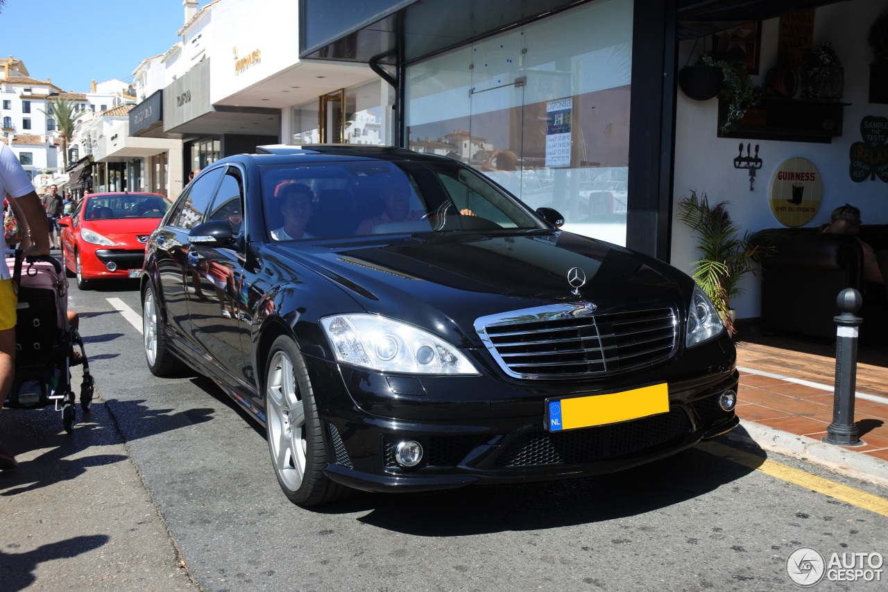 Mercedes-Benz S 65 AMG V221