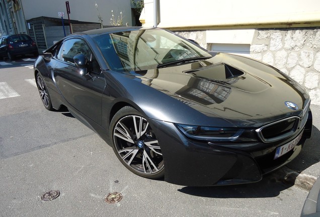 BMW i8