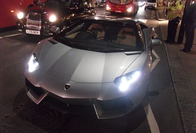 Lamborghini Aventador LP700-4 Roadster