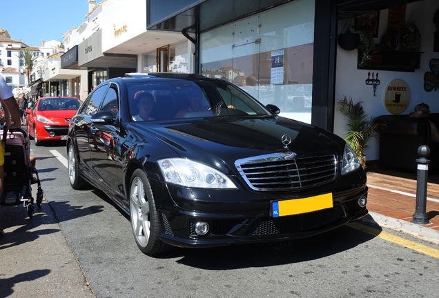 Mercedes-Benz S 65 AMG V221