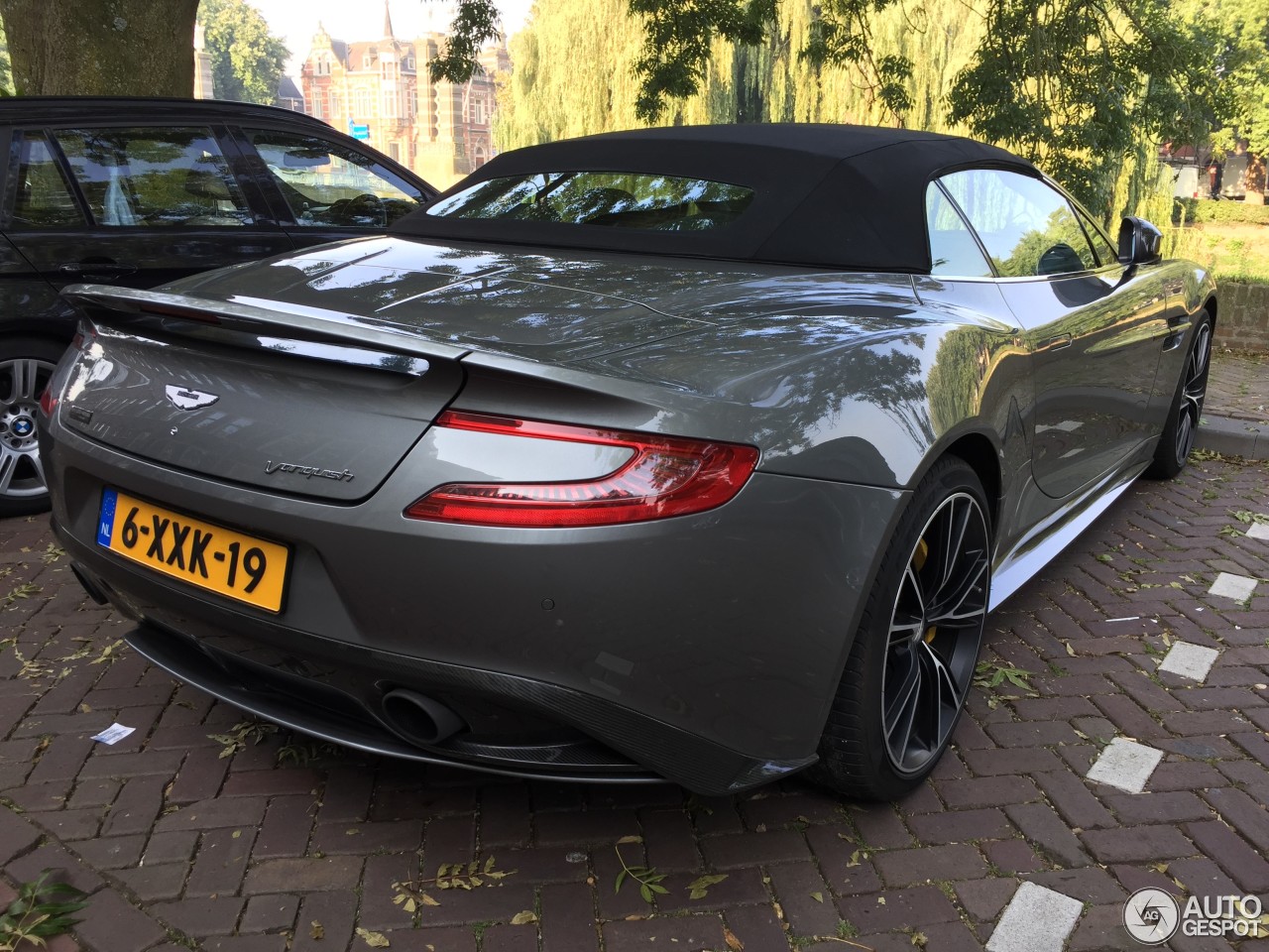 Aston Martin Vanquish Volante