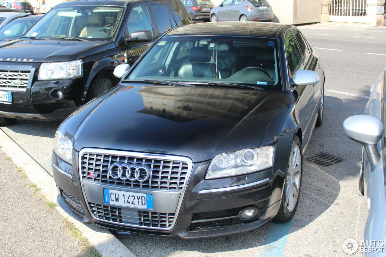 Audi S8 D3