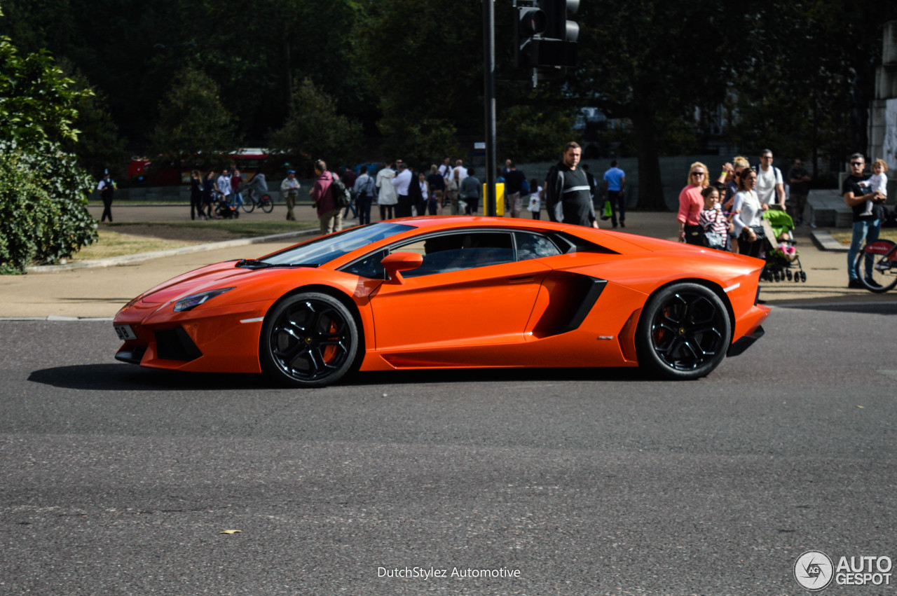 Lamborghini Aventador LP700-4