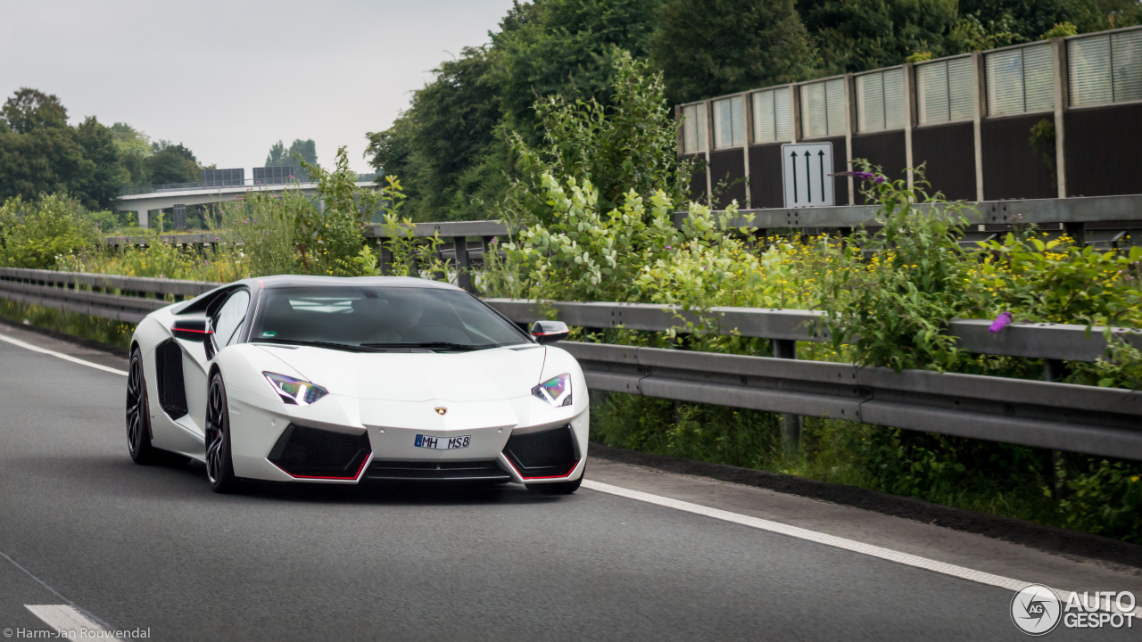 Lamborghini Aventador LP700-4 Pirelli Edition