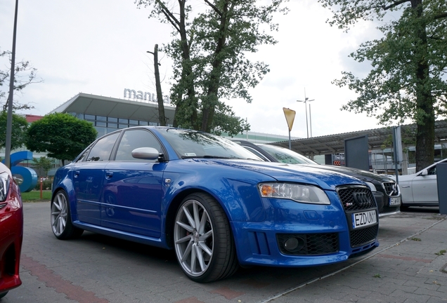 Audi RS4 Sedan