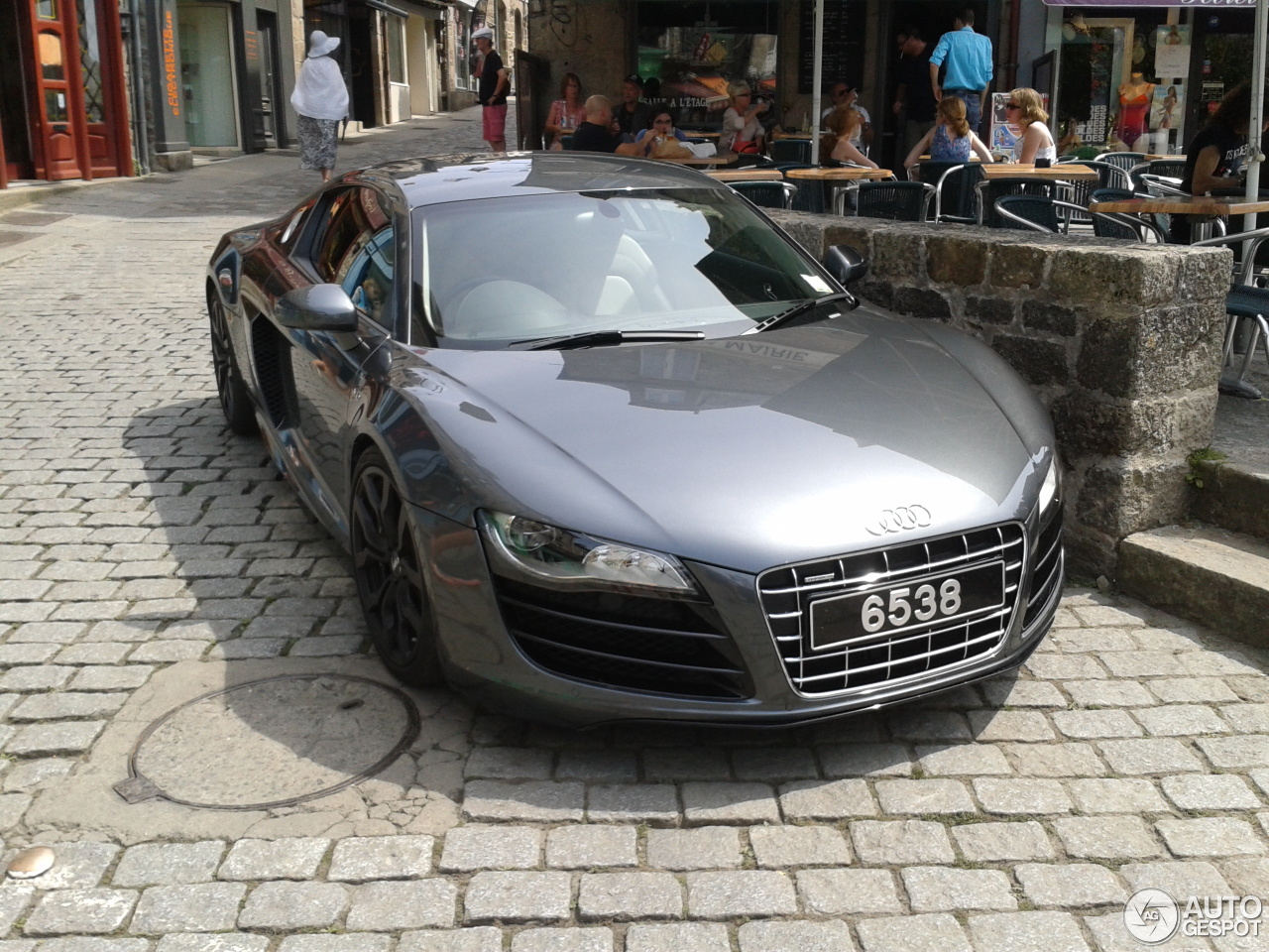 Audi R8 V10