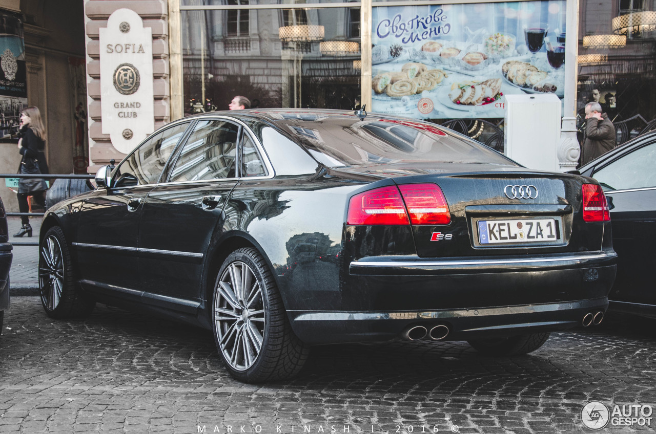 Audi S8 D3