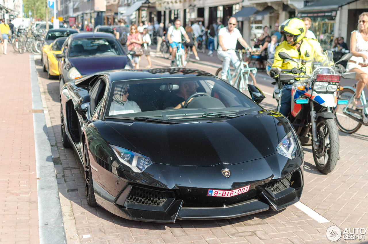 Lamborghini Aventador LP700-4