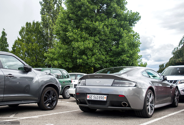 Aston Martin V12 Vantage