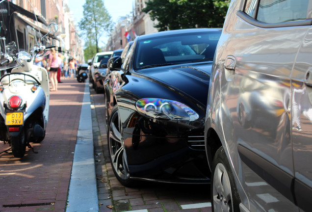 Aston Martin V12 Vantage Carbon Black Edition