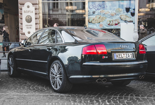 Audi S8 D3