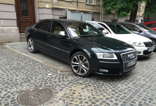 Audi S8 D3