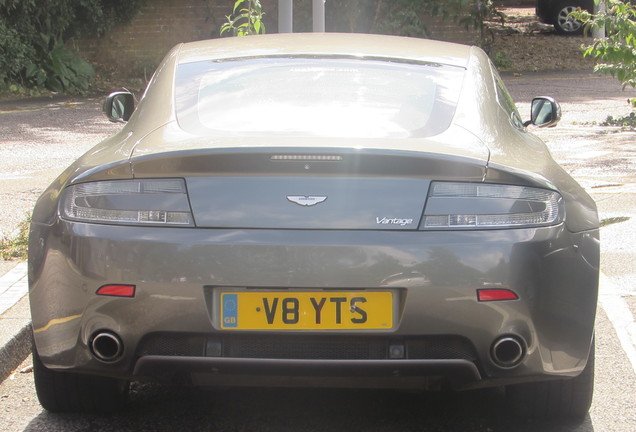 Aston Martin V8 Vantage