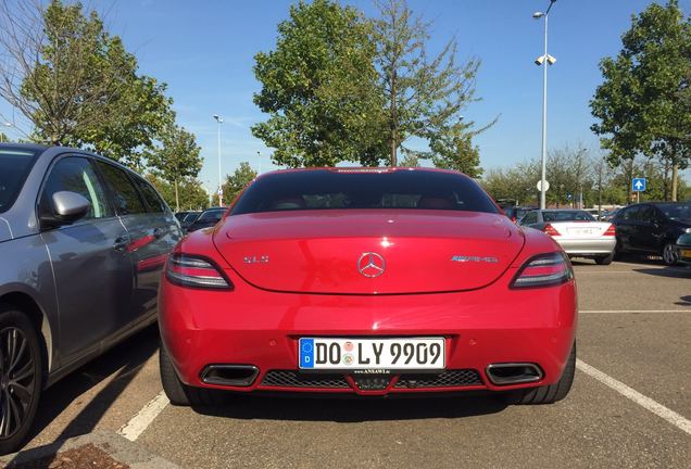 Mercedes-Benz SLS AMG