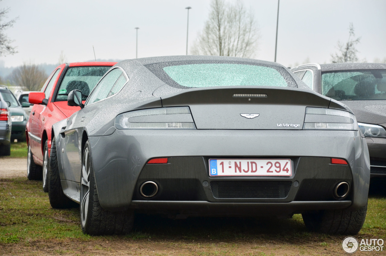 Aston Martin V12 Vantage