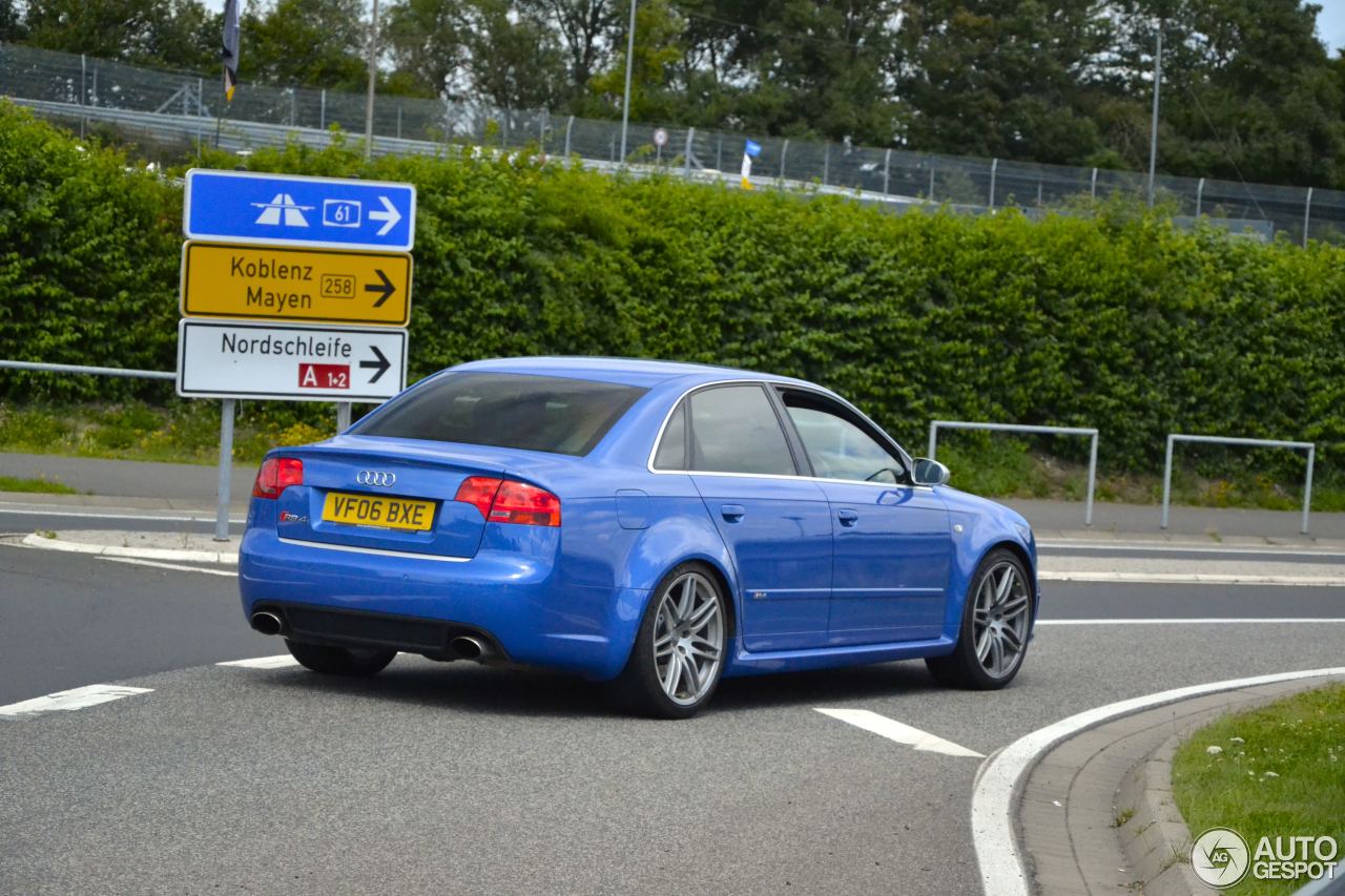 Audi RS4 Sedan