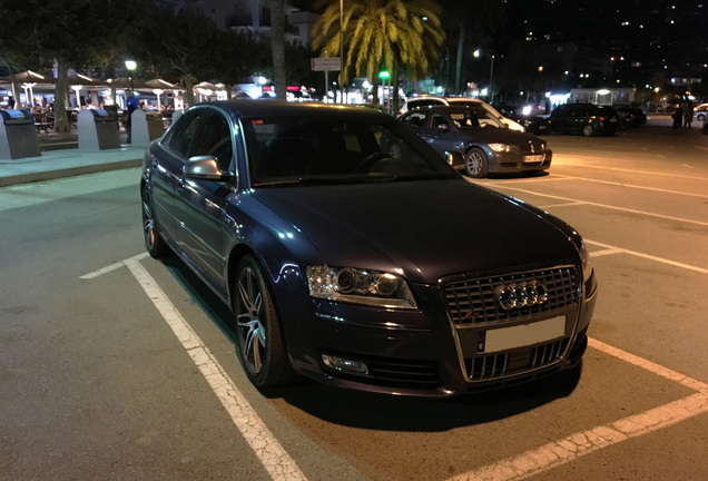 Audi S8 D3