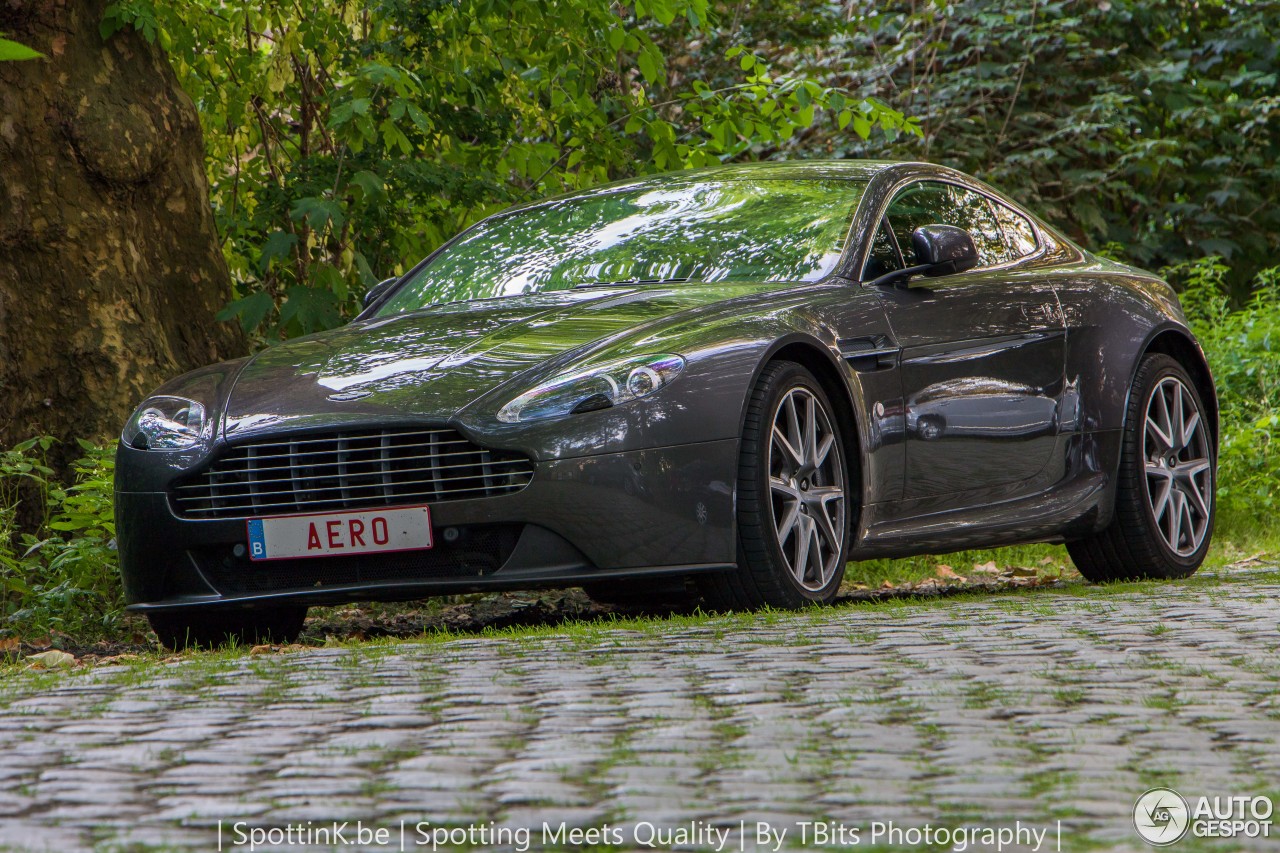Aston Martin V8 Vantage 2012