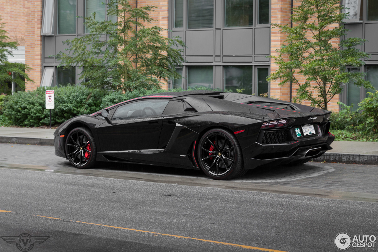 Lamborghini Aventador LP700-4 Roadster Pirelli Edition