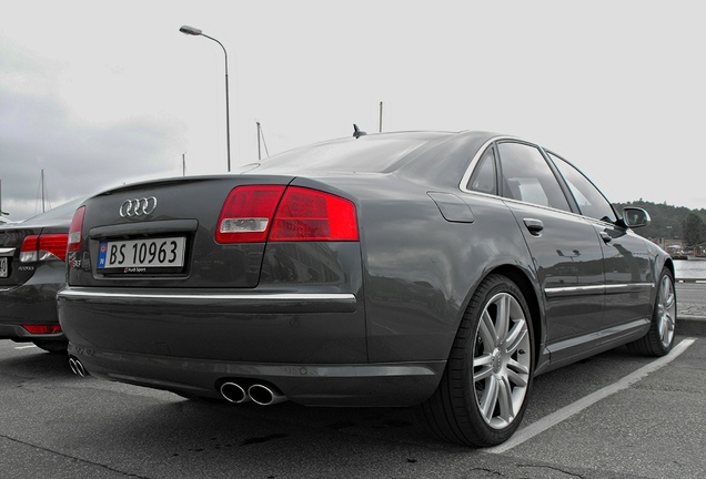 Audi S8 D3