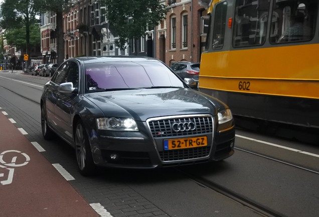 Audi S8 D3