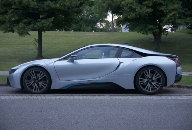 BMW i8