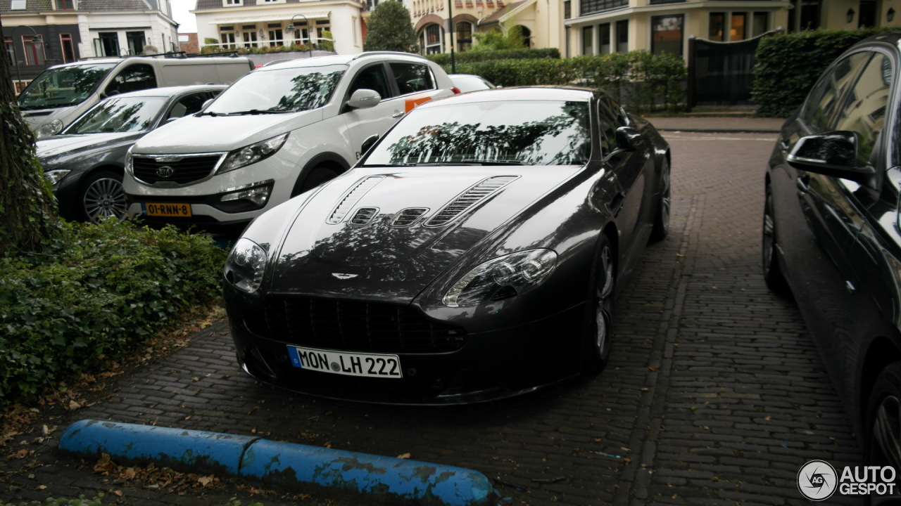 Aston Martin V12 Vantage