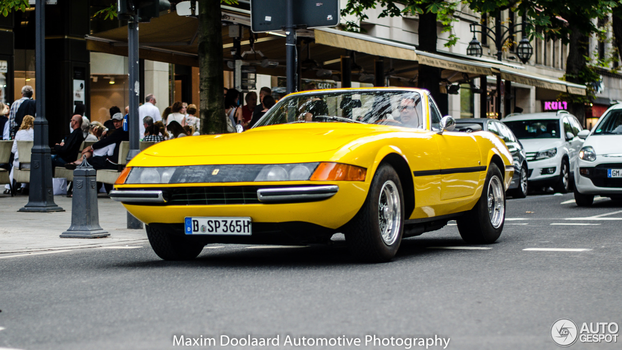 Ferrari 365 GTS/4 Daytona