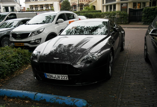 Aston Martin V12 Vantage