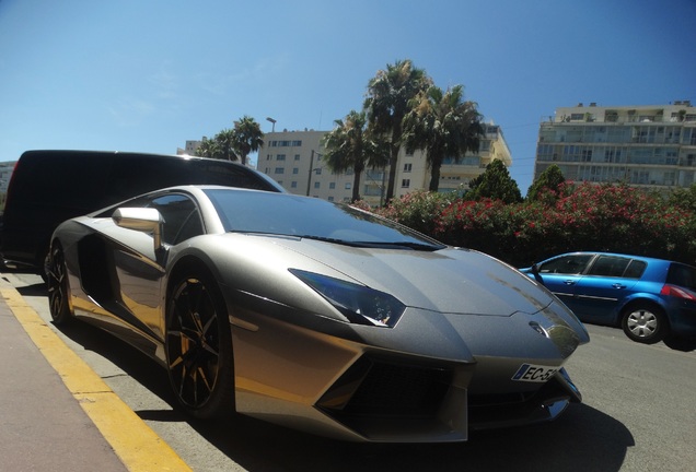 Lamborghini Aventador LP700-4