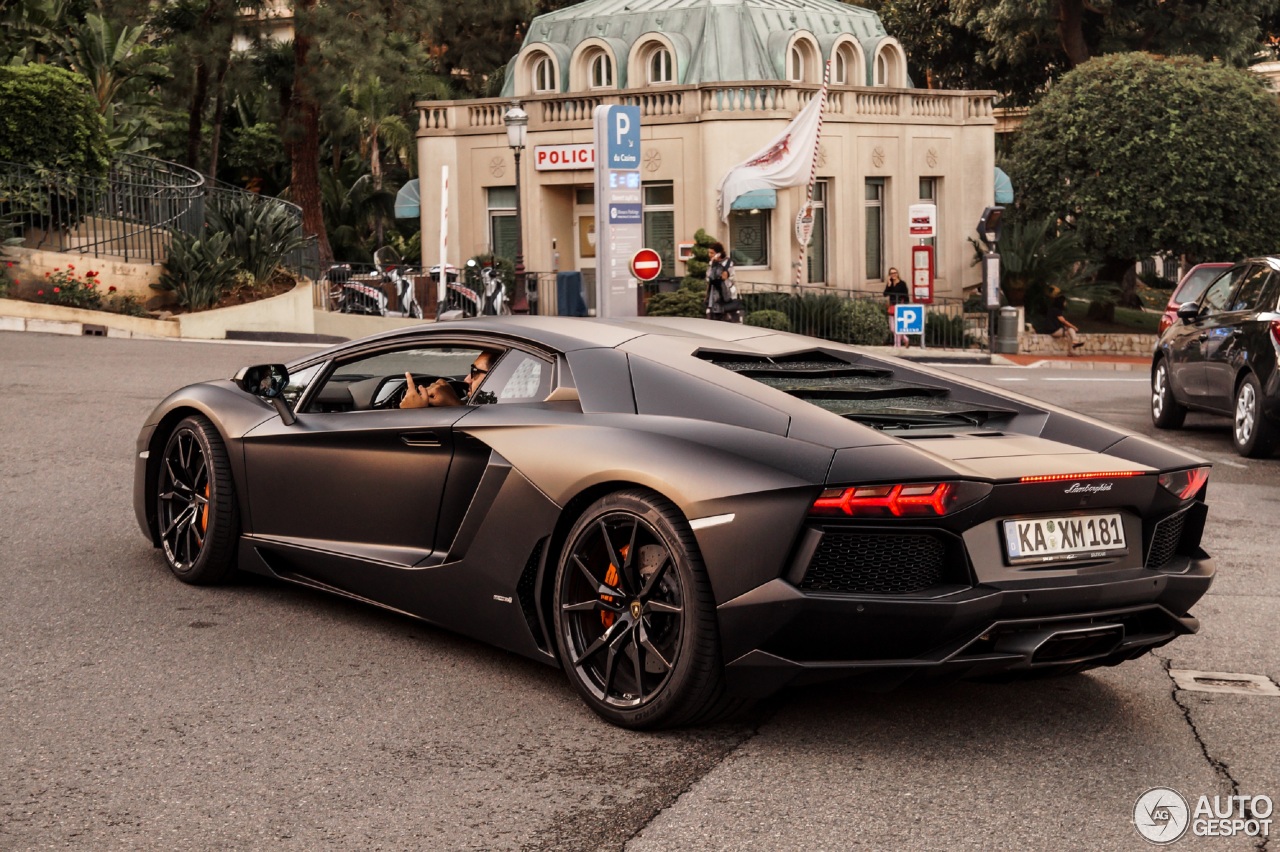 Lamborghini Aventador LP700-4