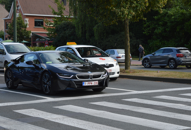 BMW i8