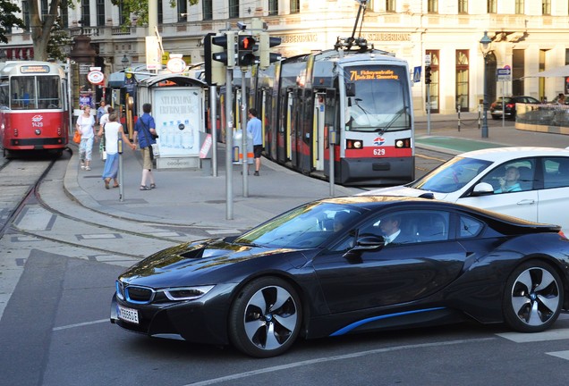 BMW i8