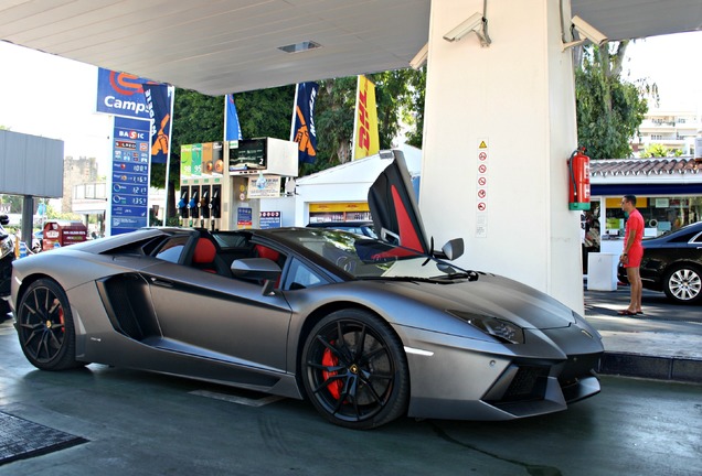 Lamborghini Aventador LP700-4 Roadster